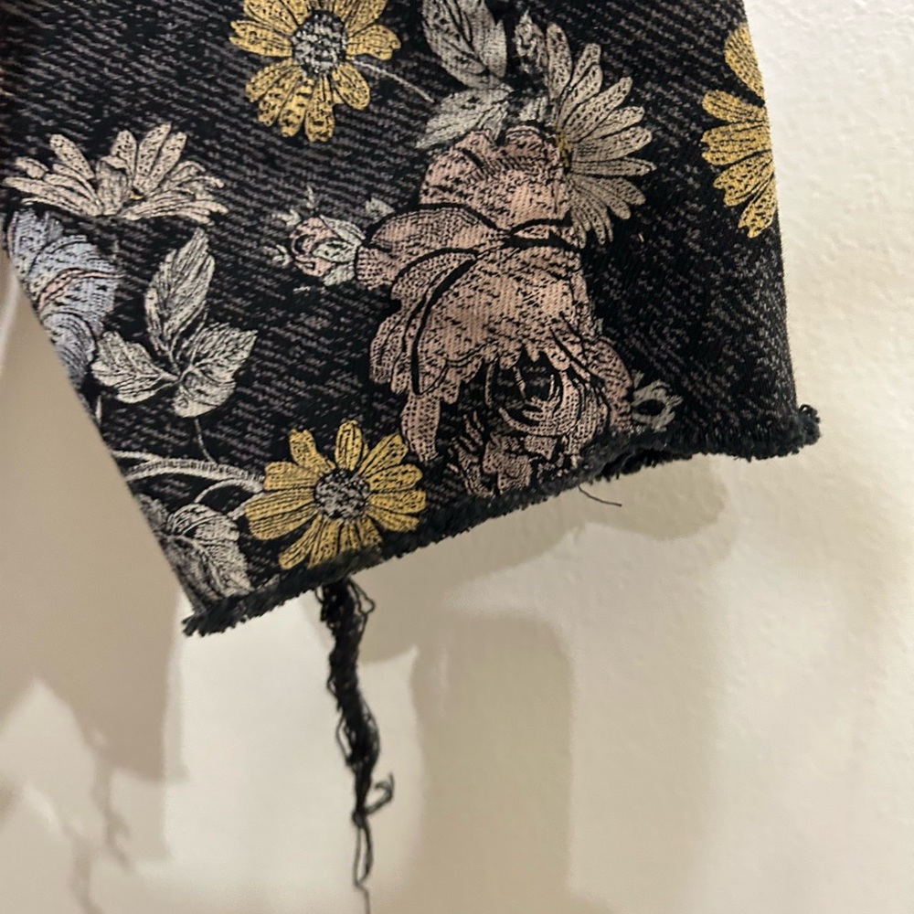 Floral Patterned Pants - Picture 4 of 7